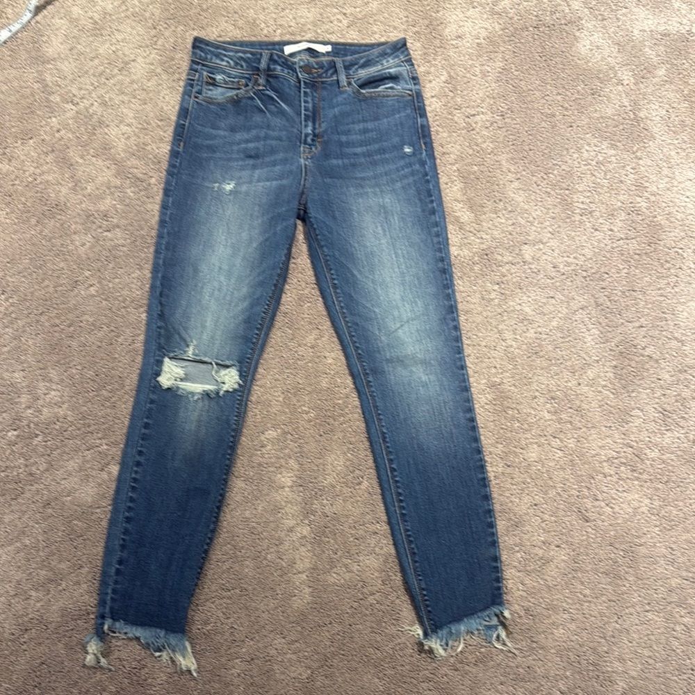 Hidden denim - from buckle - size 28 like new! Stretchy! Frayed hem! Crop!